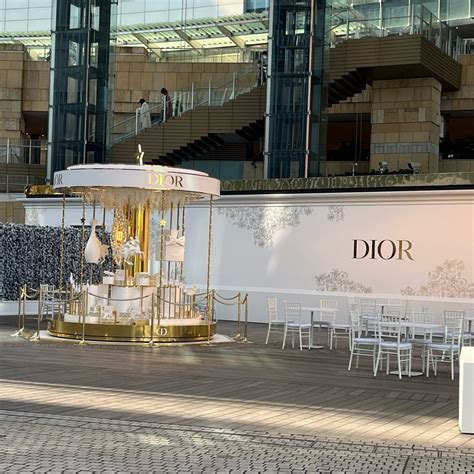 六本木ヒルズアリーナ dior|ディオールがホリデーイベントを六本木ヒルズアリーナで開催.